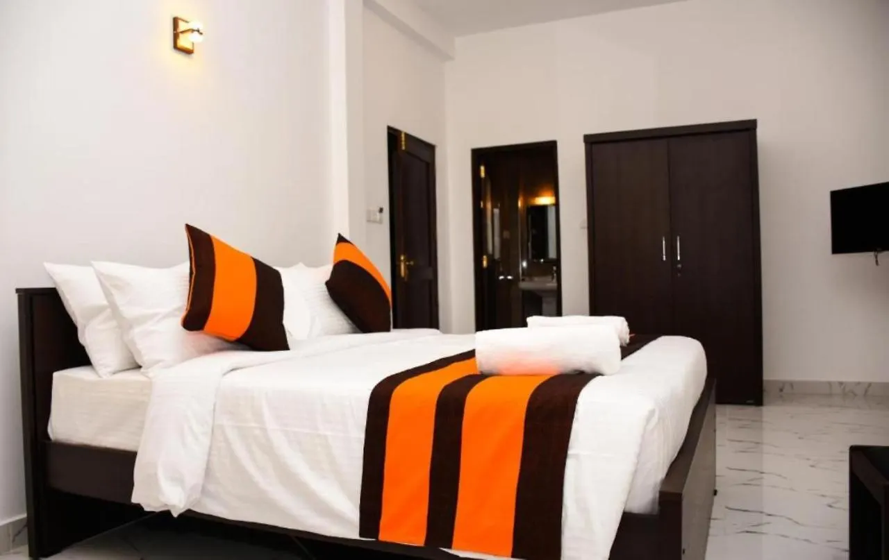 New Ocean Glory Hotel 尼甘布